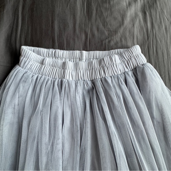 Elegant Grey Midi Tulle Skirt - Picture 2 of 4